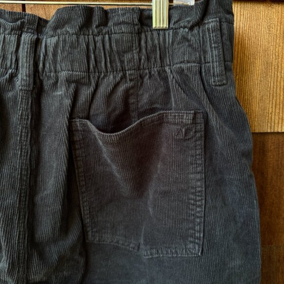 NWT American Eagle Charcoal Grey Stretch Corduroy Barrel Leg Pants in Women's 14 - Picture 9 of 10